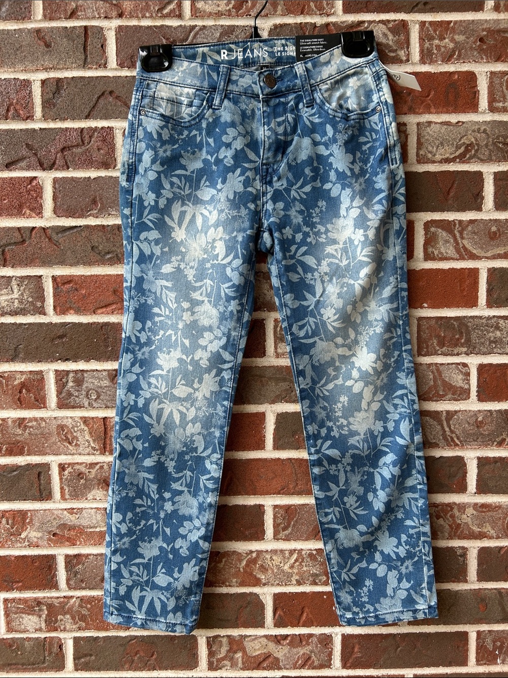 Reitmans Light Blue Floral Cropped Jeans